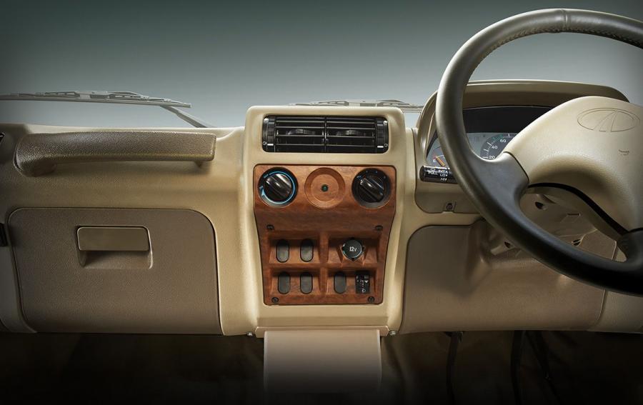 Торпедо Mahindra Bolero Camper Gold VX 2014 года  (фото 4 из 6)
